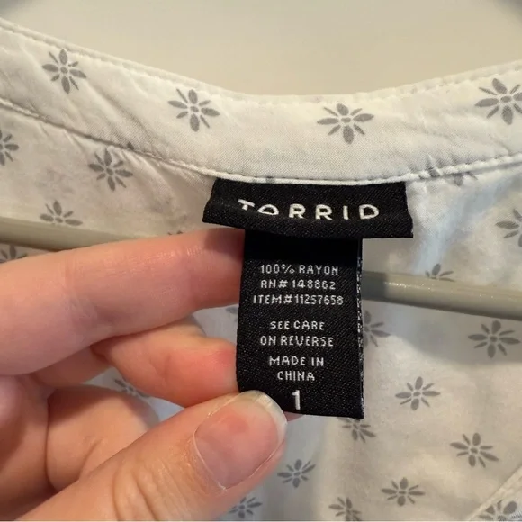 Torrid White Patterned Blouse - Picture 5 of 7